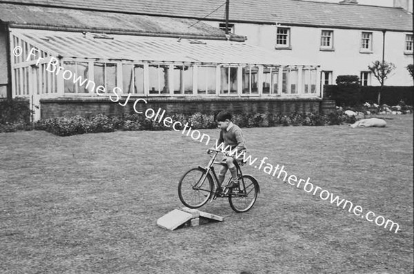 JOHN MALLICK PLAYING AT MALLICKS ON CURRAGH